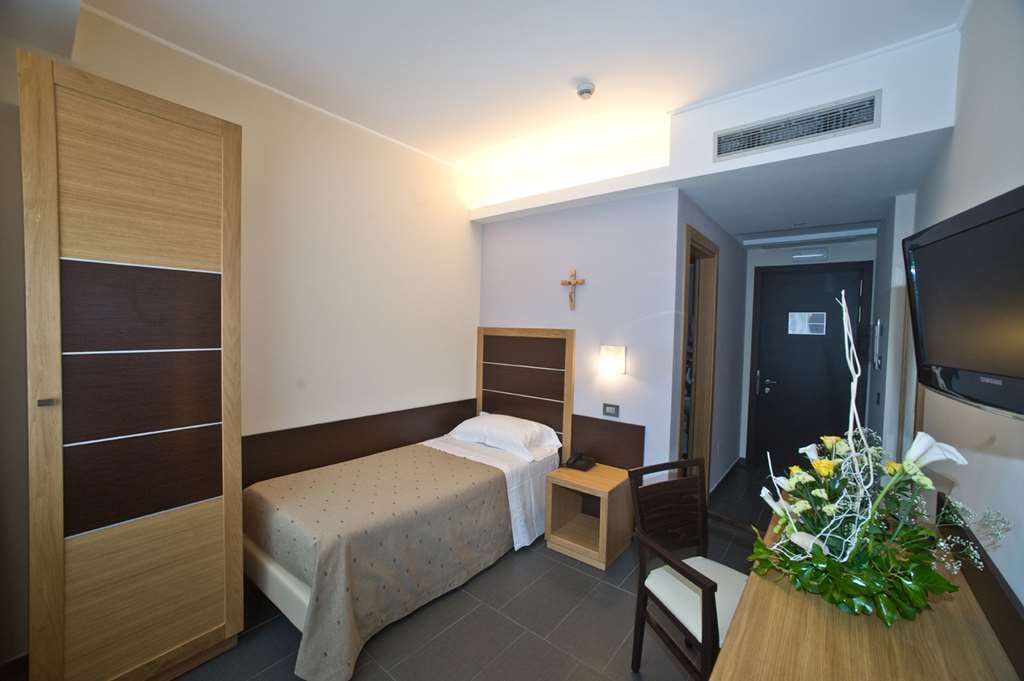 Hotel Vittoria Сан-Джованни-Ротондо Номер фото