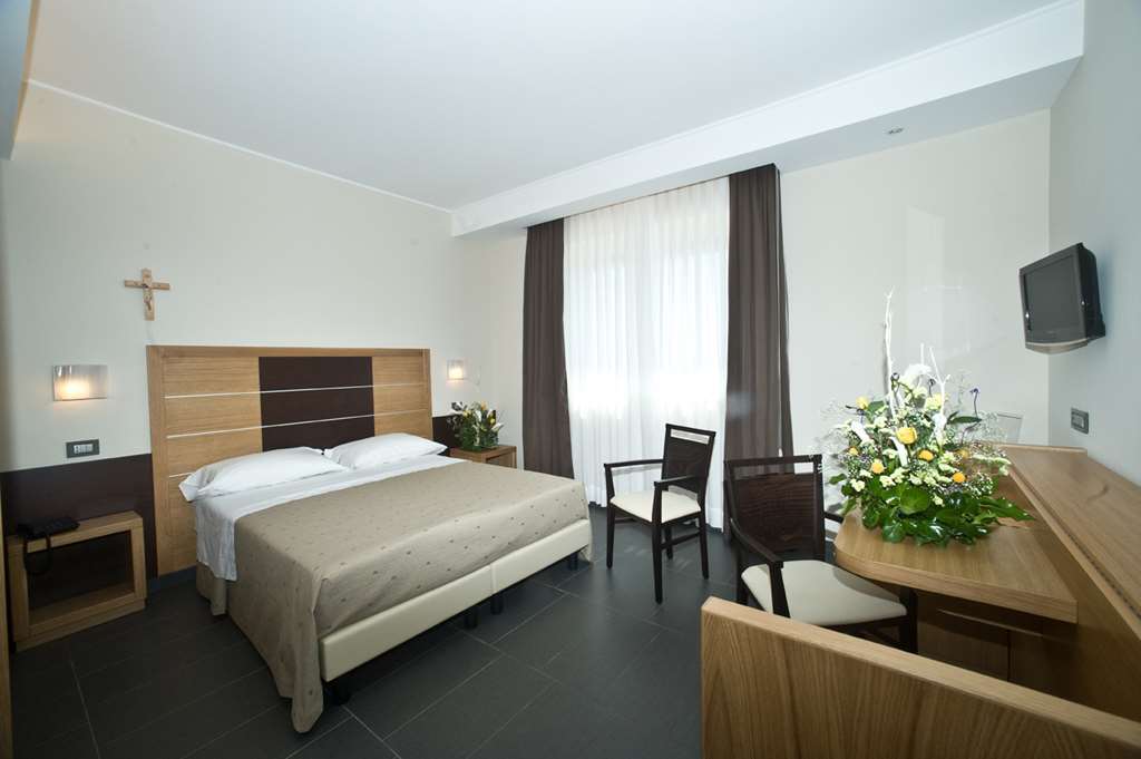 Hotel Vittoria Сан-Джованни-Ротондо Номер фото