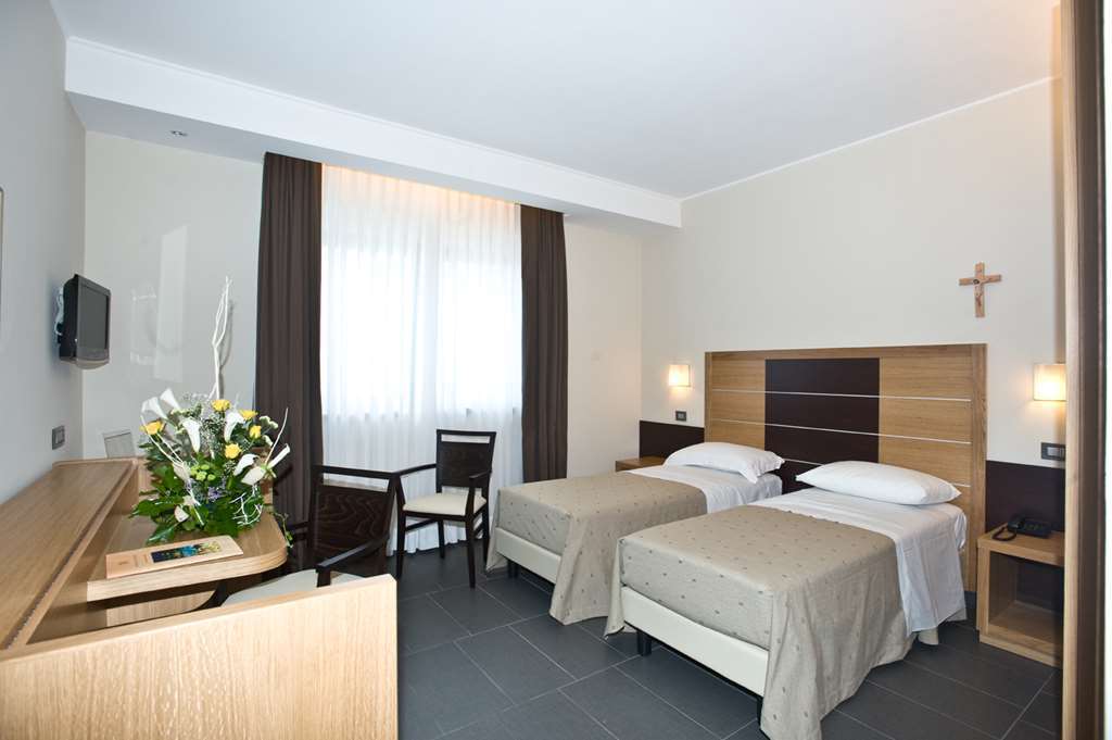 Hotel Vittoria Сан-Джованни-Ротондо Номер фото